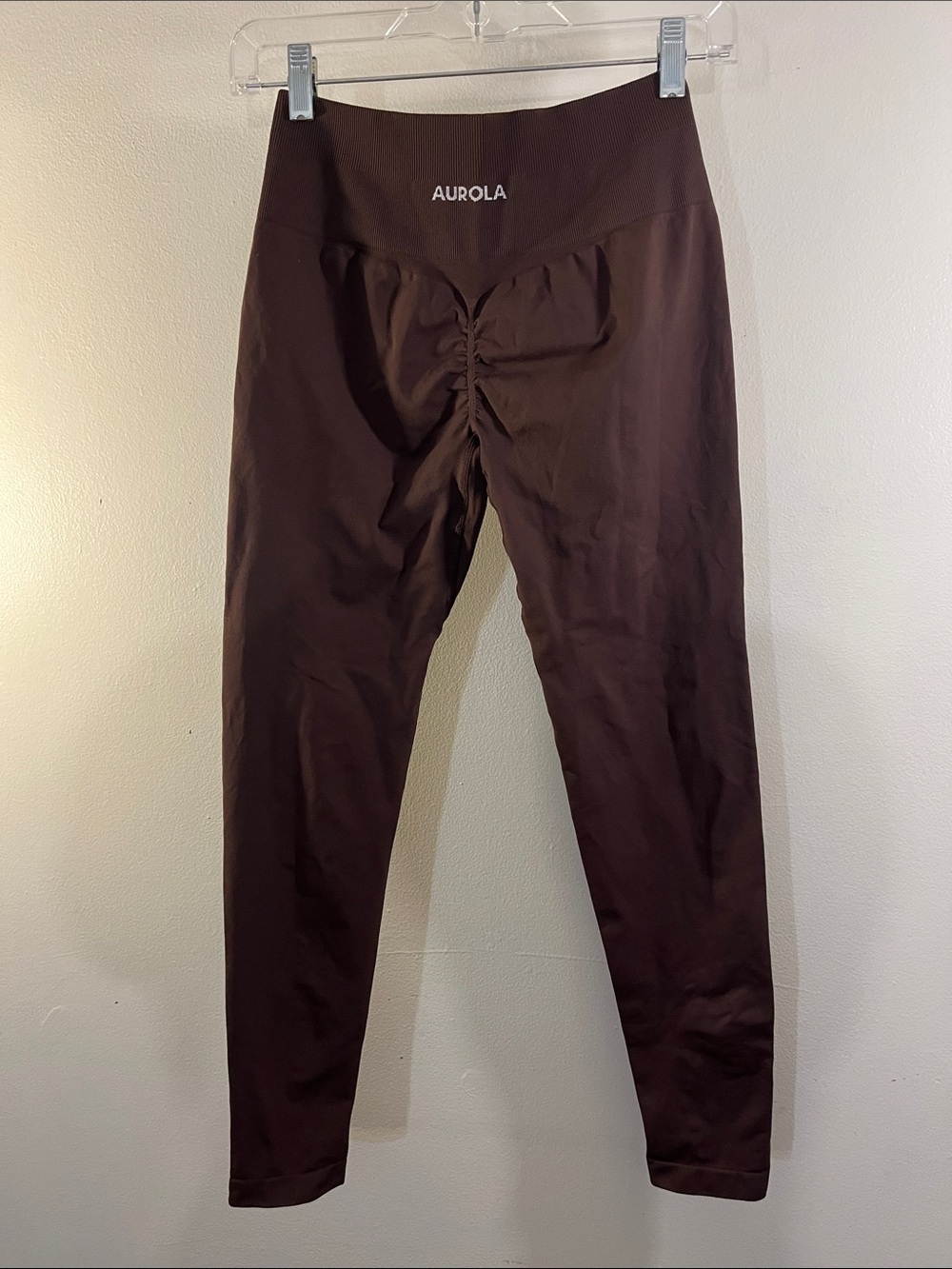 AUROLA High-Waist Scrunch-Back Leggings in Dark Brown